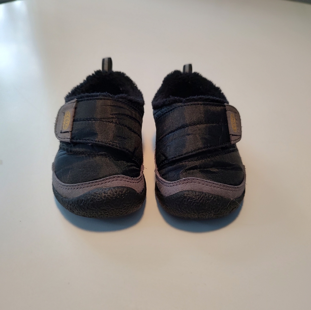 Keen size 6 toddler sneakers